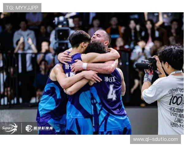 中国篮球联赛再掀高潮 广东宏远逆袭胜四川队 引领季后赛激烈角逐