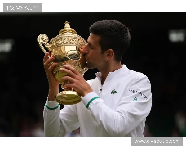 网球巨星梅德韦杰夫荣膺2025年澳网男单冠军 创历史新高