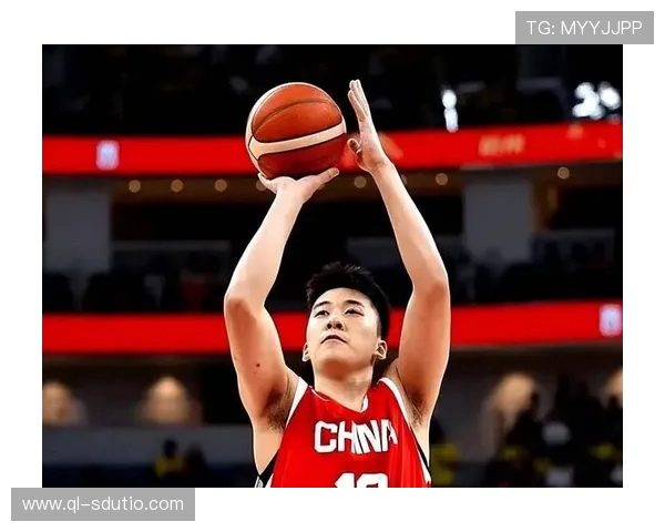 《中国足球队备战亚洲杯,年轻球员崭露头角引发关注》 《中国足球队备战亚洲杯,年轻球员崭露头角引发关注》