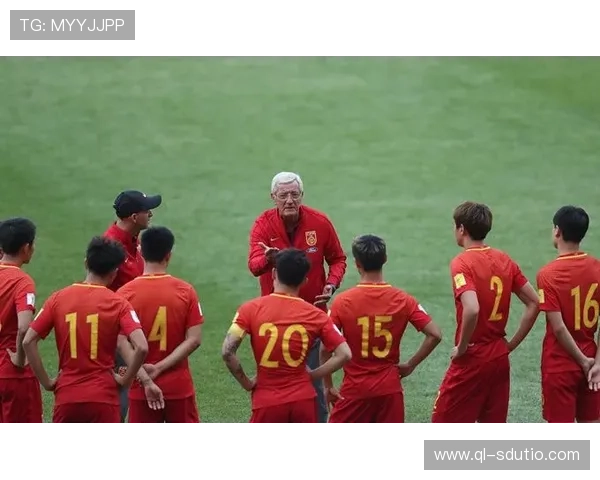 中国足球队备战亚洲杯,主教练强调提升进攻效率和防守稳固性 中国足球队备战亚洲杯,主教练强调提升进攻效率和防守稳固性