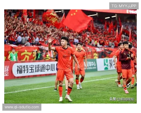 中国足球联赛新赛季揭幕多支劲旅争冠格局引热议球迷期待赛场回暖 中国足球联赛新赛季揭幕多支劲旅争冠格局引热议球迷期待赛场回暖