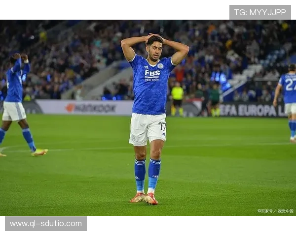 联盟豪门交锋再起，明星球员状态起伏引发季后赛格局热议风波荡